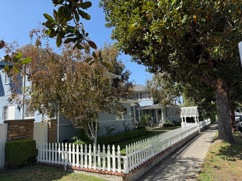 More Photos Of 5005 Cahuenga Blvd, North Hollywood Apartments For Sale