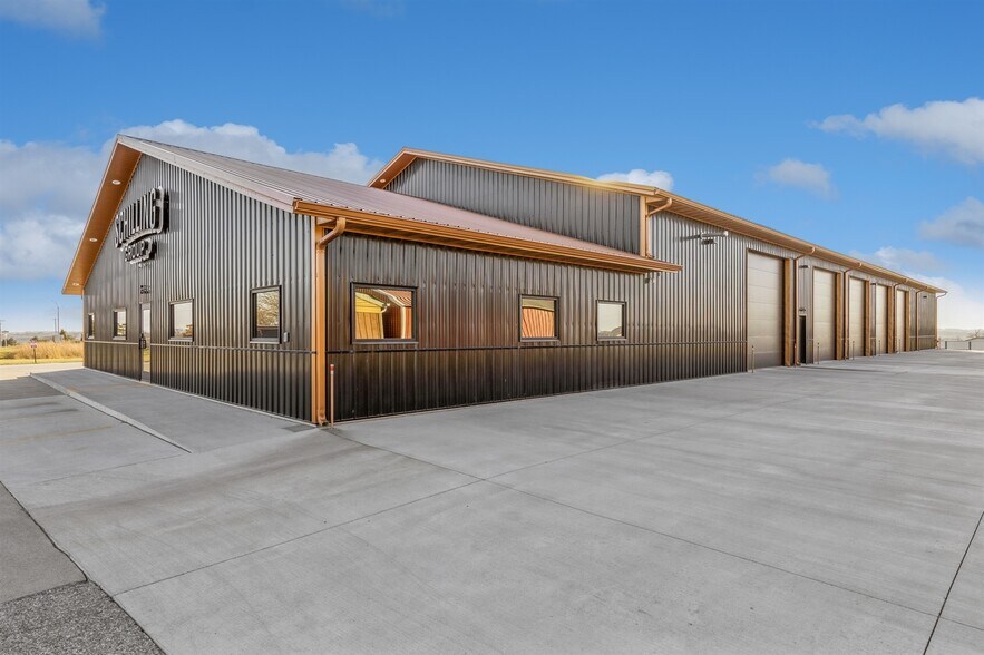 More Photos Of 33083 Ute Ave, Waukee Flex For Sale