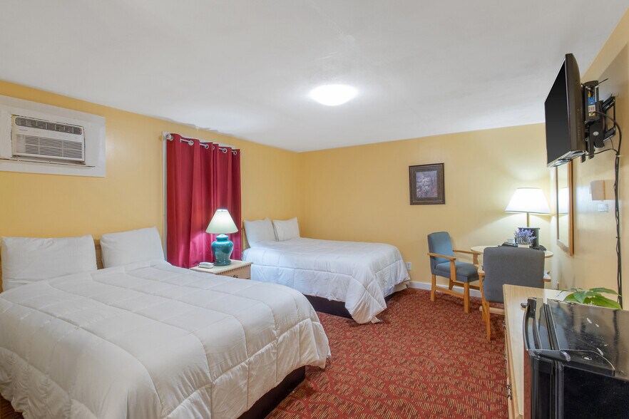 More Photos Of 180 E 10th St, Oswego Hotel For Sale