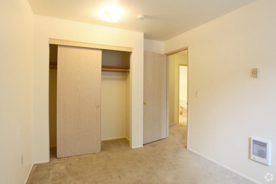 More Photos Of 805 NE Kane Dr, Gresham Apartments For Sale