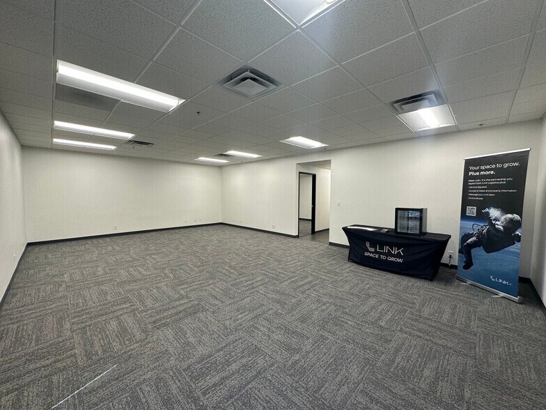 More Photos Of 6065 Polaris Ave, Las Vegas Distribution For Lease