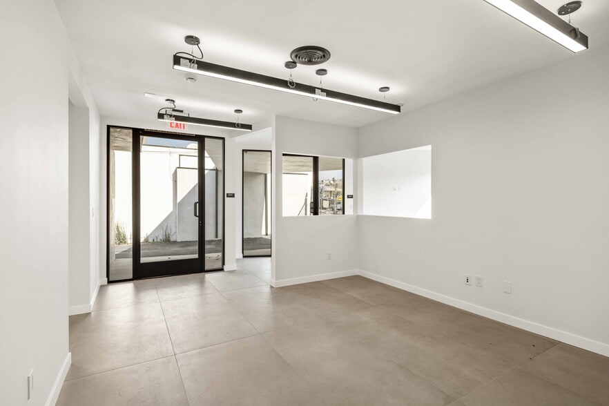 More Photos Of 8809 Sunland Blvd, Sun Valley Medical For Lease