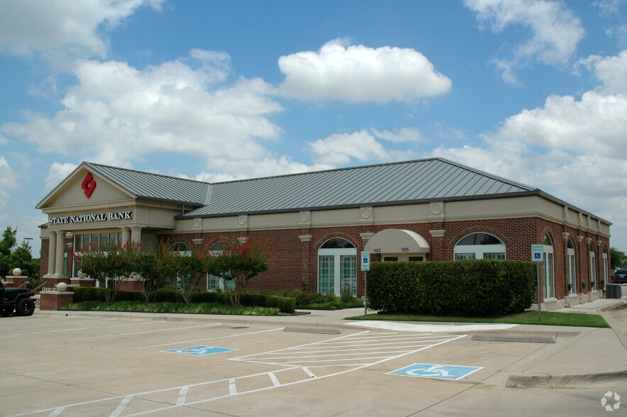 More Photos Of 921 W Lamar Blvd, Arlington Bank For Sale