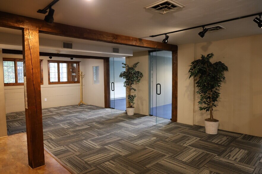 More Photos Of 807 NH-3A, Bow Light Manufacturing For Sale