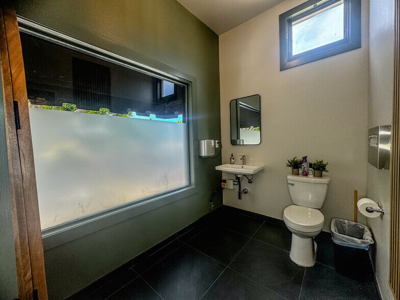 More Photos Of 212 Main St, Seal Beach Office Residential For Lease
