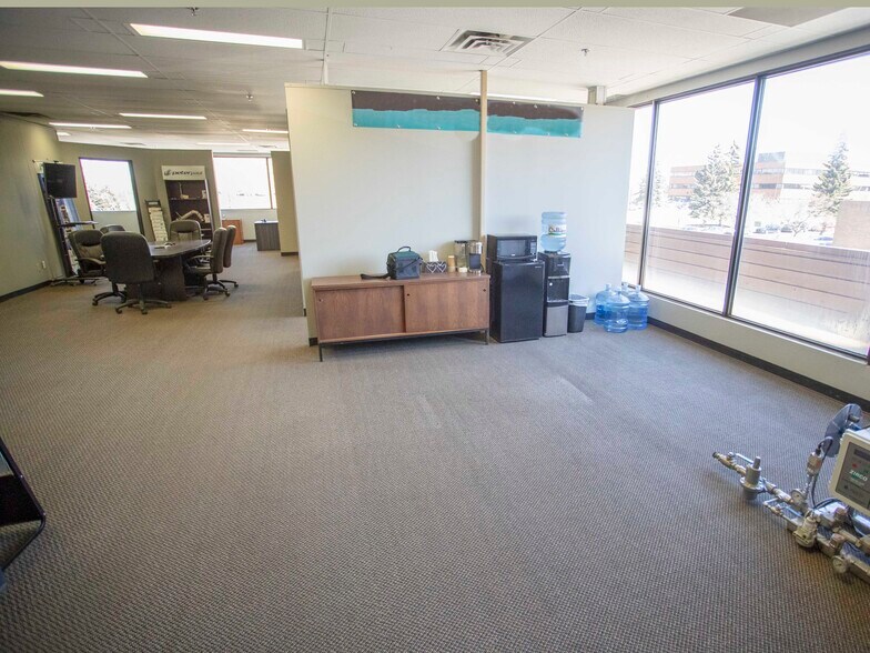 More Photos Of 3112 11th Ave NE, Calgary Office For Lease