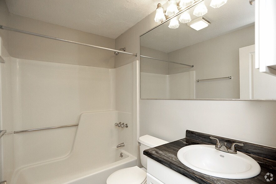 More Photos Of 670 N Commercial St, Manchester Apartments For Lease