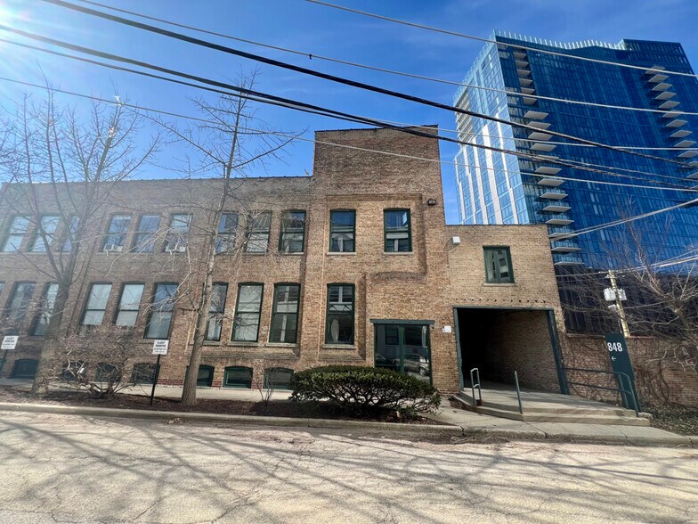 More Photos Of 848 W Eastman St, Chicago Loft Creative Space For Lease