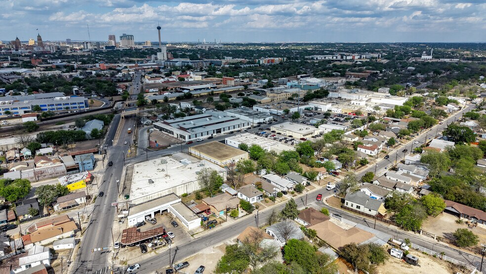 More Photos Of 130 E Zavalla, San Antonio Warehouse For Lease