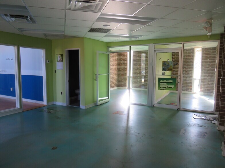 More Photos Of 640 N Peninsula Dr, Daytona Beach Office For Sale