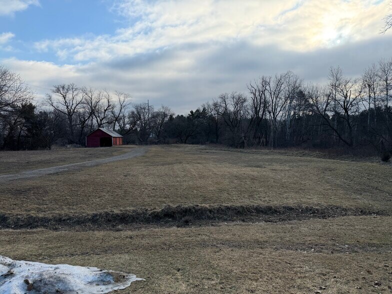 More Photos Of 195 Wendt Dr, Waupaca Warehouse For Lease