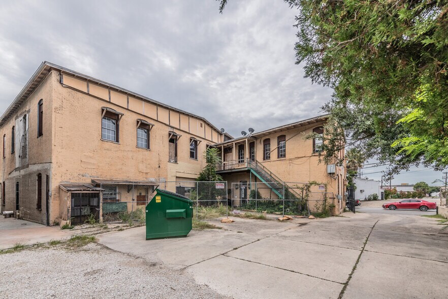 More Photos Of 1405 S Flores St, San Antonio Hospitality For Lease