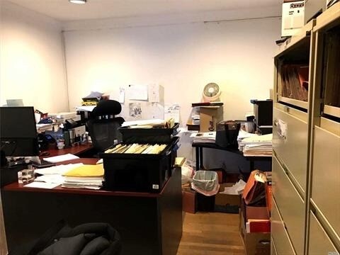 More Photos Of 18 Main St, Roslyn Office For Sale