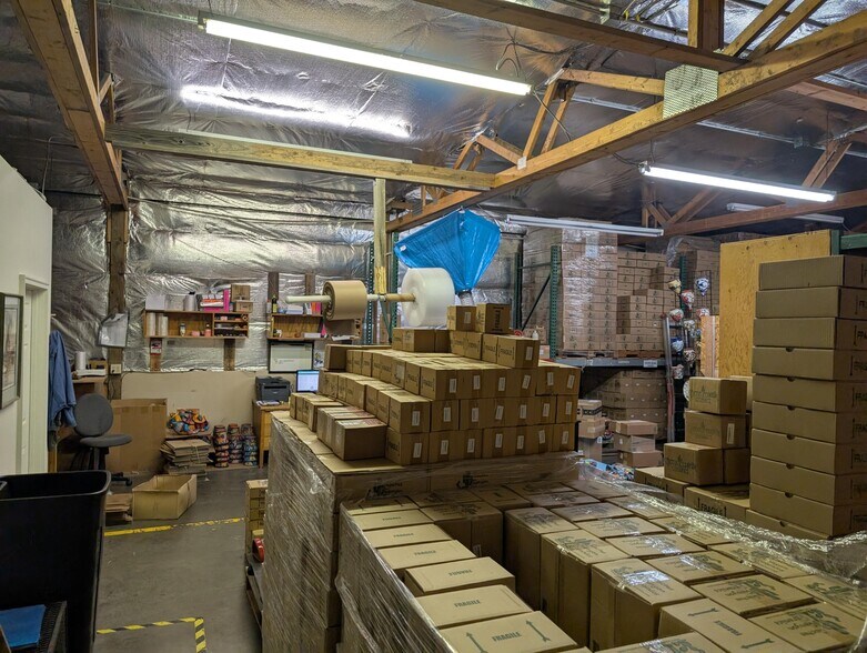 More Photos Of 246 SE Franklin, Redmond Warehouse For Sale