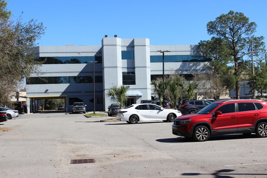 More Photos Of 3550 University Blvd S, Jacksonville Medical For Lease