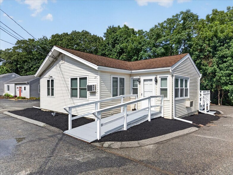 Primary Photo Of 25 Chesterfield Rd, East Lyme Office For Sale