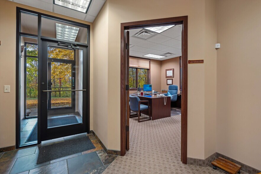 More Photos Of 225 Cedardale Dr SE, Owatonna Office For Sale