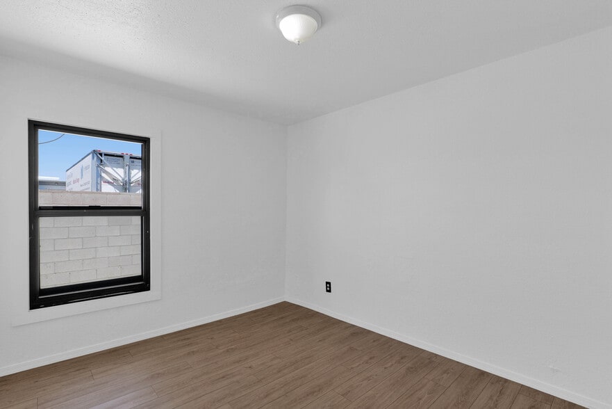More Photos Of 1806 W Sherman St, Phoenix Warehouse For Sale