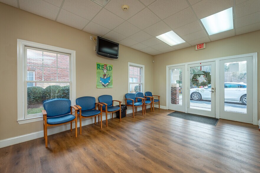 More Photos Of 110 Chadwick Square Ct, Hendersonville Medical For Sale