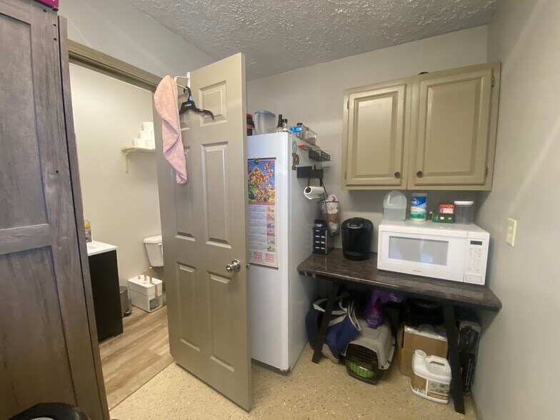 More Photos Of 4420 Airport Rd, Riverton Warehouse For Sale