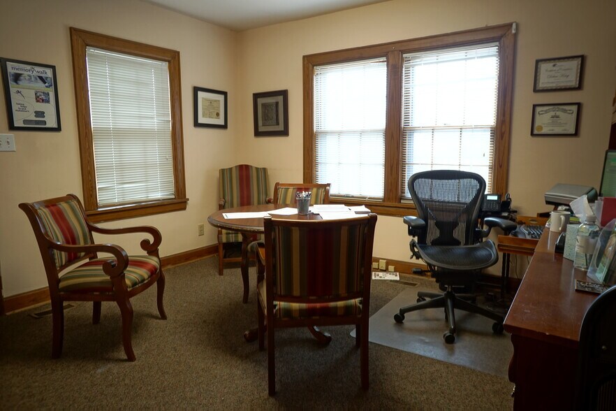 More Photos Of 201 Walton Ferry Rd, Hendersonville Office For Sale