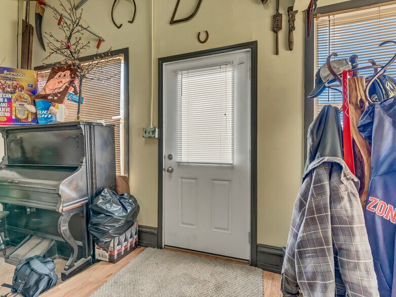 More Photos Of 517A N Railway St SE, Medicine Hat Storefront Retail Residential For Sale