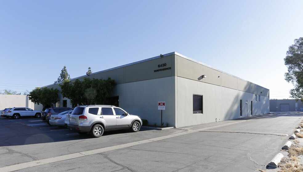 More Photos Of 6430 Independence Ave, Woodland Hills Office For Lease