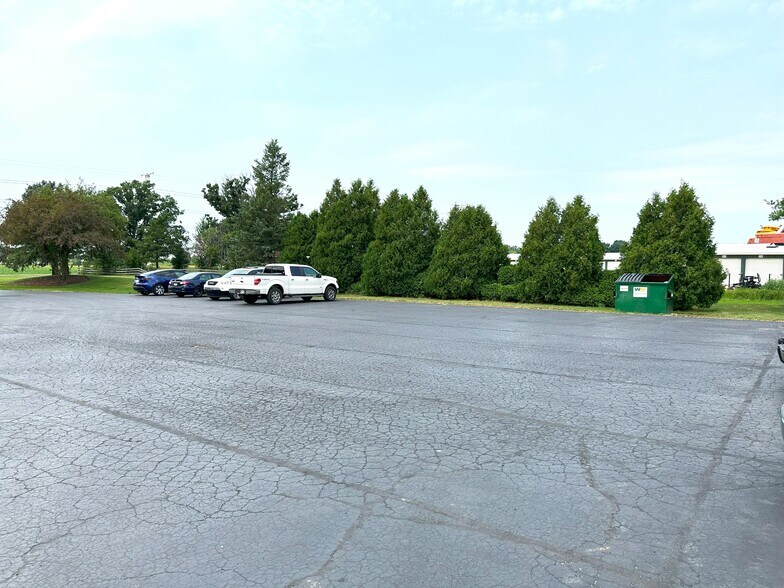 More Photos Of 1947 N Lyford Rd, Rockford Self Storage For Lease