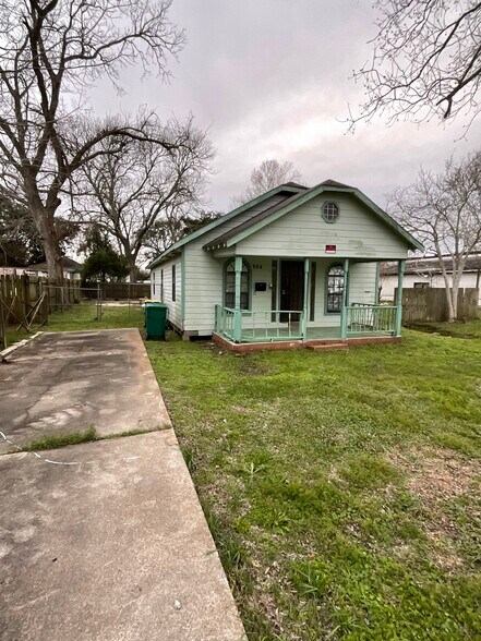 More Photos Of 609 Oak St, La Marque Warehouse For Sale