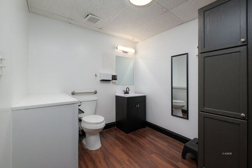 More Photos Of 314 2nd Ave, Gallipolis Storefront For Sale