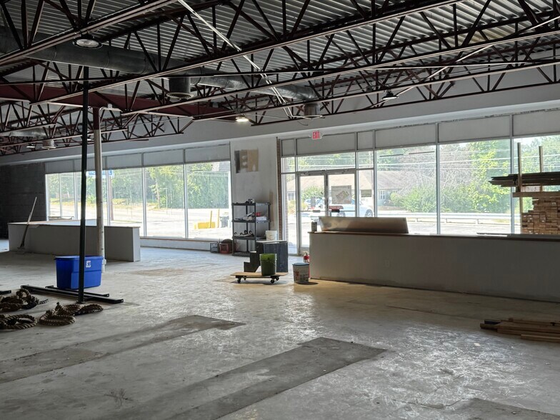 More Photos Of 951 W North Bend Rd, Cincinnati Freestanding For Lease