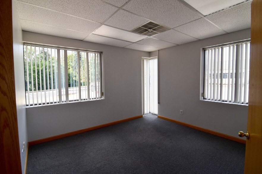 More Photos Of 39319 Plymouth Rd, Livonia Office For Lease