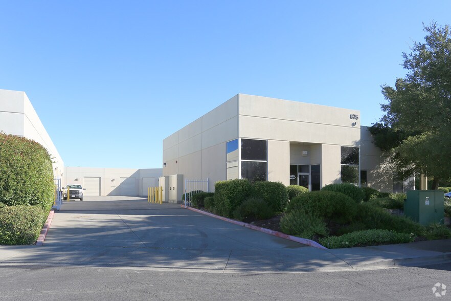 More Photos Of 875 Cotting Ln, Vacaville Warehouse For Lease