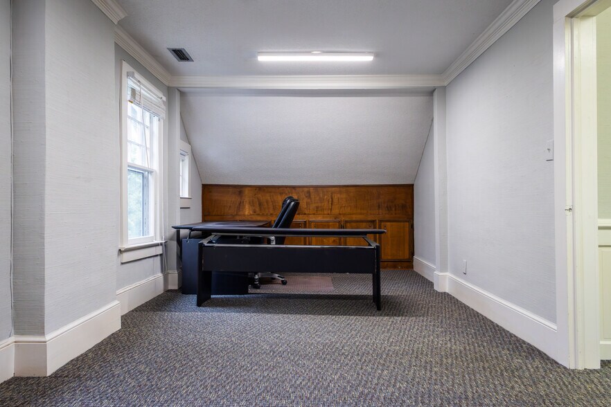 More Photos Of 3562 Spangenberg Ave, Clemmons Office For Lease