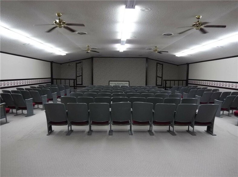 More Photos Of 700 N 15th St, Ozark Office For Sale