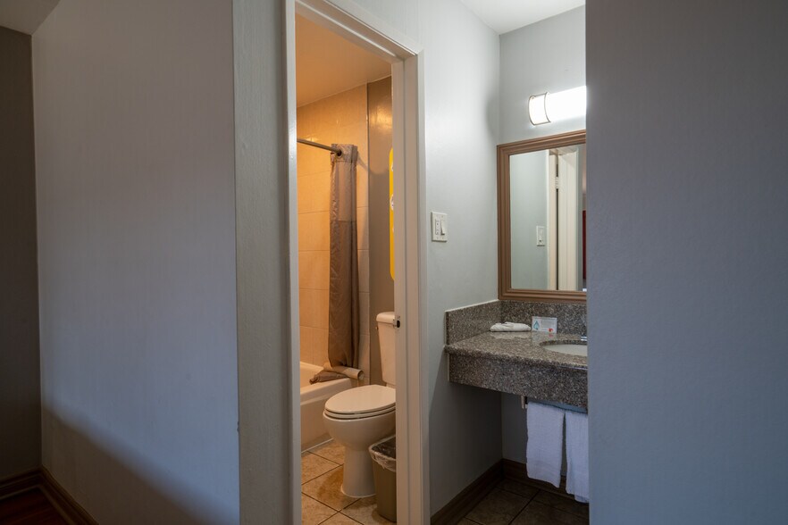 More Photos Of 840 S Indian Hill Blvd, Claremont Hotel For Sale