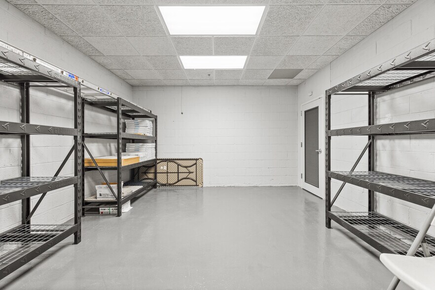 More Photos Of 32 Spruce St, Oakland Flex For Lease