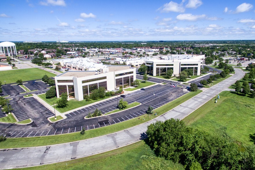 More Photos Of 2024 N Woodlawn St, Wichita Office For Sale