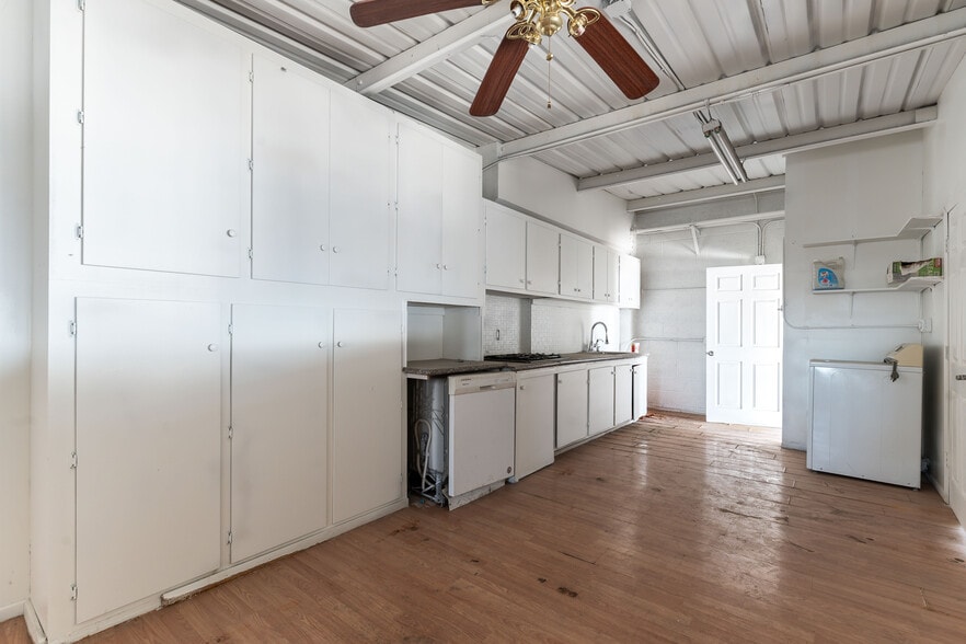 More Photos Of 2272 Crestline Loop, North Las Vegas Auto Repair For Sale