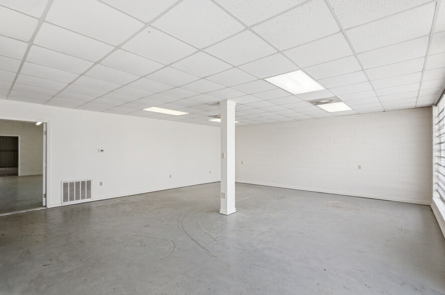 More Photos Of 4107 Port Lavaca Dr, Victoria Showroom For Sale