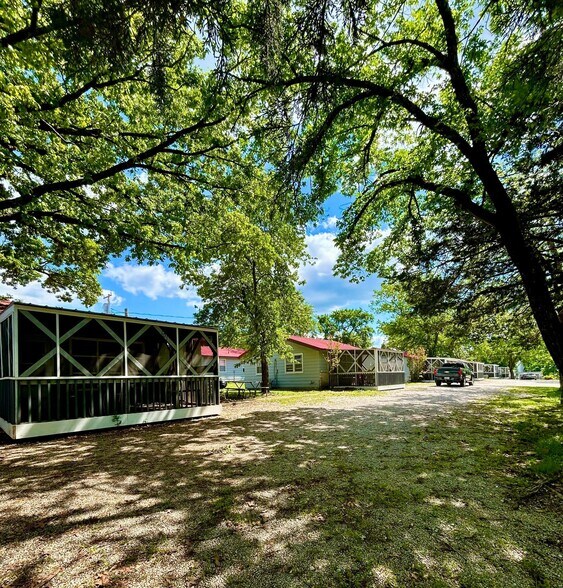More Photos Of 1575 Tablerock Cir, Branson Hotel For Sale