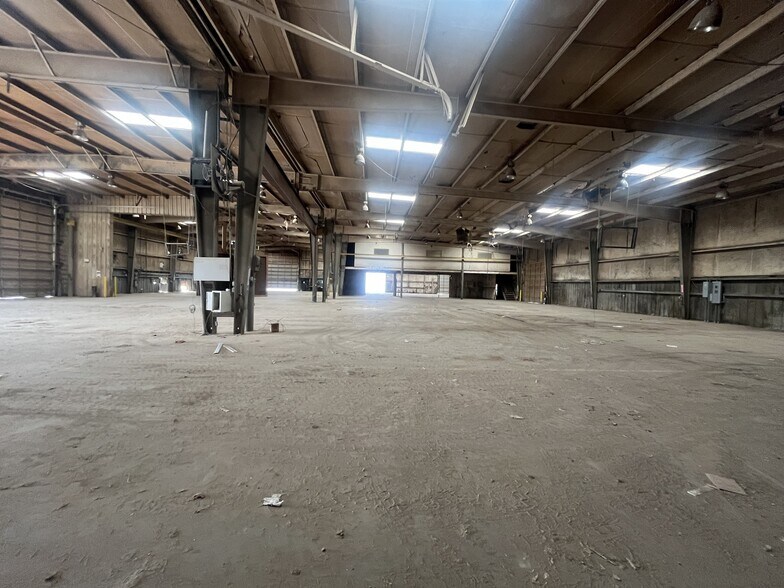 More Photos Of 1012 E Waylon Jennings Blvd, Littlefield Industrial For Sale