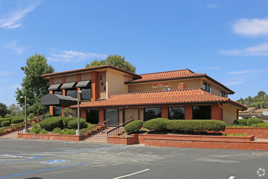 More Photos Of 1667 S Mission Rd, Fallbrook Office For Lease