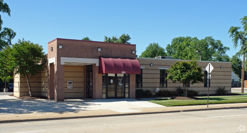 More Photos Of 1101 E Azalea Ave, Richmond Bank For Sale