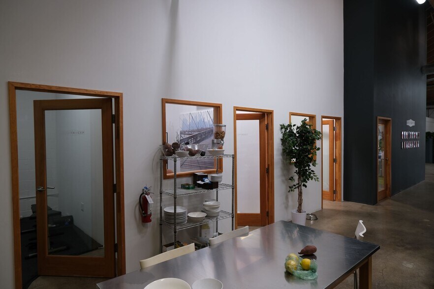 More Photos Of 5913-5915 Blackwelder St, Culver City Loft Creative Space For Lease