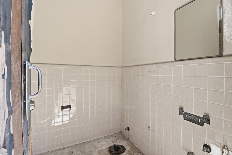 More Photos Of 18150 SE 72 Ave, Inglis Office For Sale