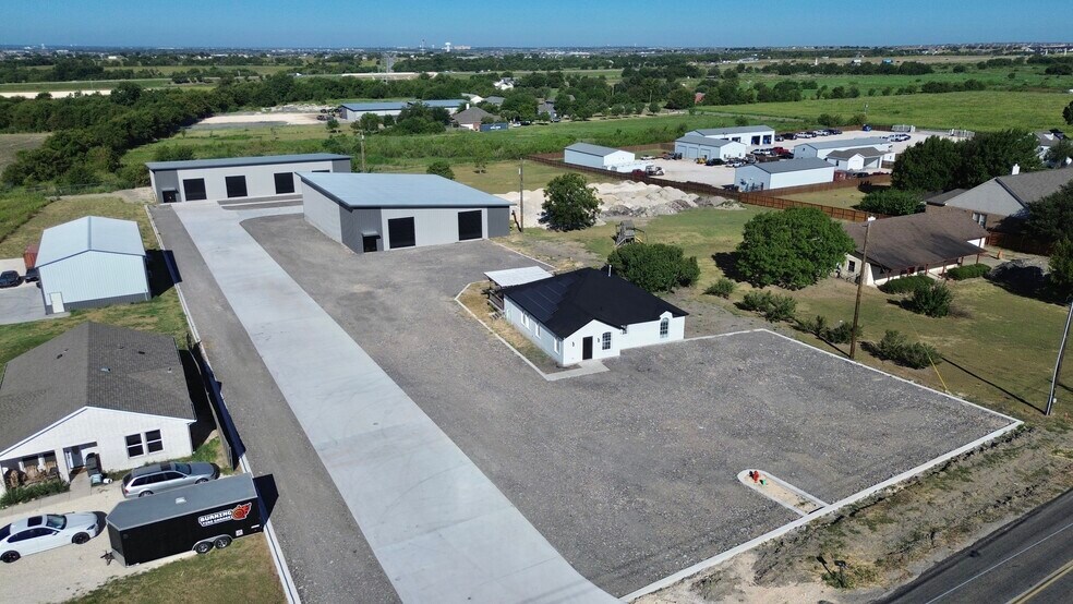 More Photos Of 1158 County Road 108, Hutto Warehouse For Lease