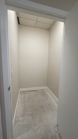 More Photos Of 11300 NW 87th Ct, Hialeah Unknown For Lease