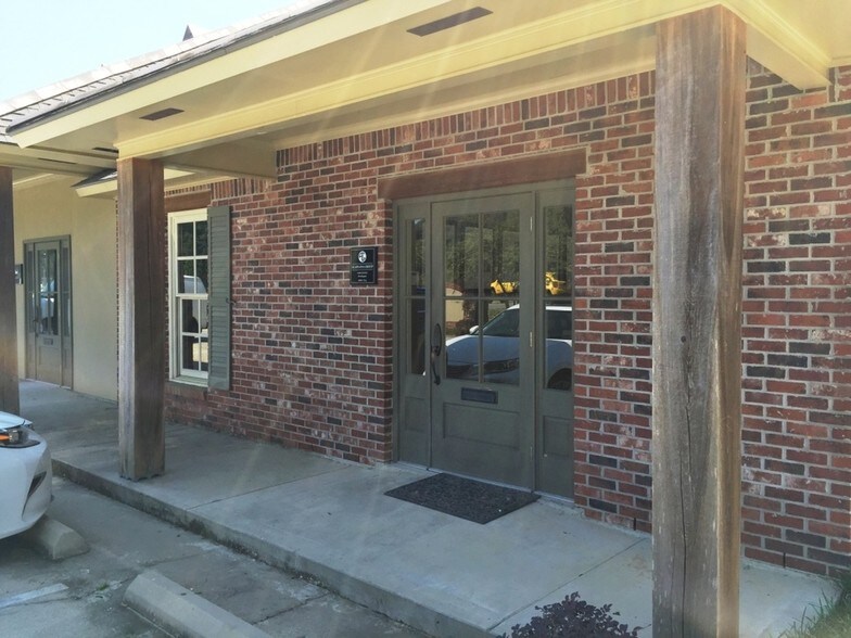 More Photos Of 18522 Magnolia Bridge Rd, Greenwell Springs Office For Lease