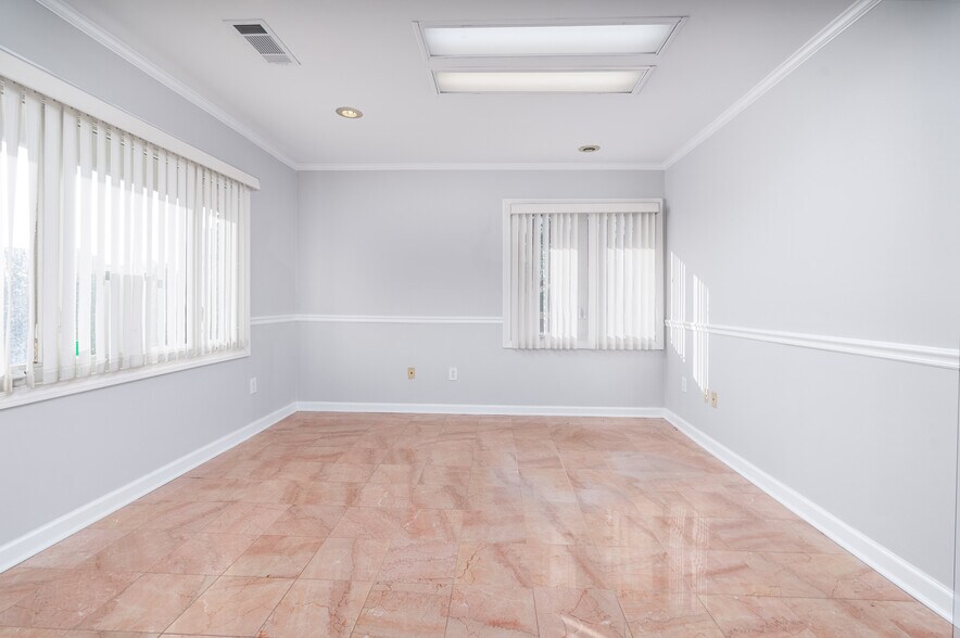 More Photos Of 3136 Clairmont Rd NE, Brookhaven Medical For Sale